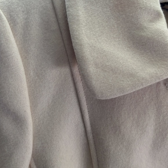 NWOT Women’s Ivory Peacoat (US M) - Picture 4 of 10